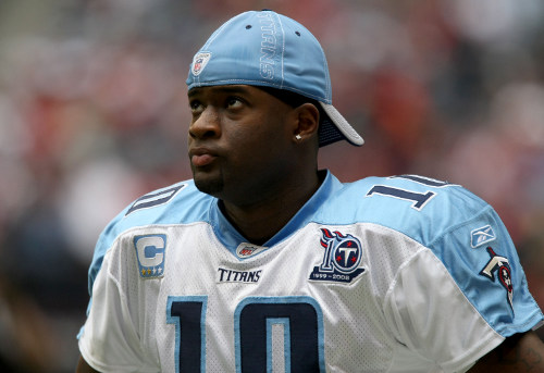 Vince Young still Titans starter despite sucking…