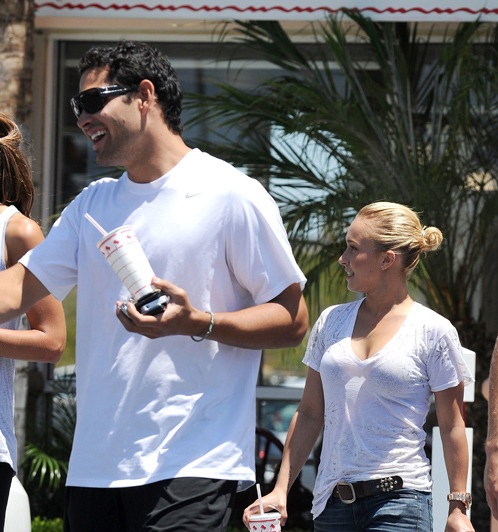 Mark Sanchez and Hayden Panettiere seen on a date!