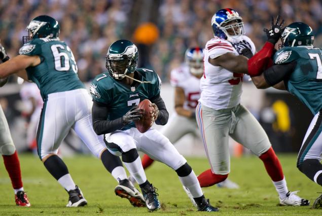 Michael “I’m made of glass and don’t know when the play is over” Vick messed up his knee vs. the Giants
